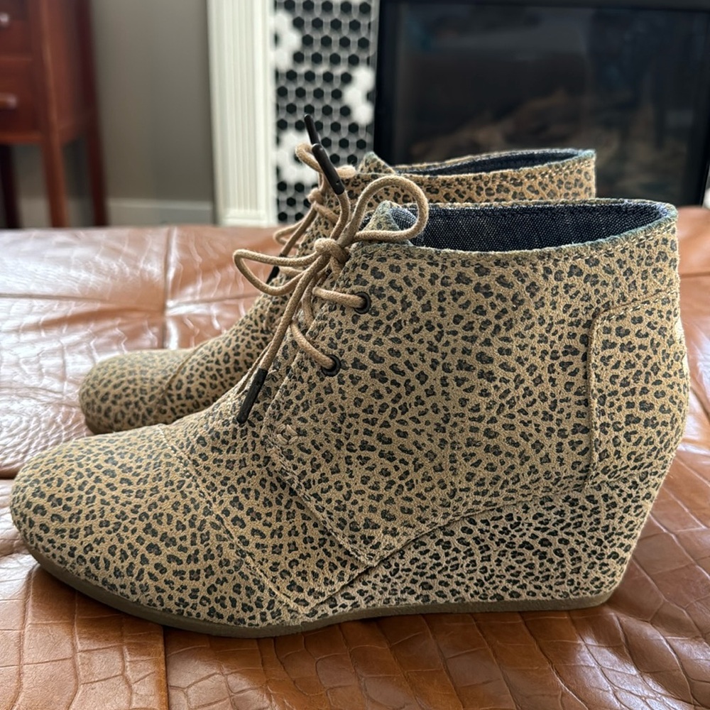 Tom’s leopard shootie women’s size 10